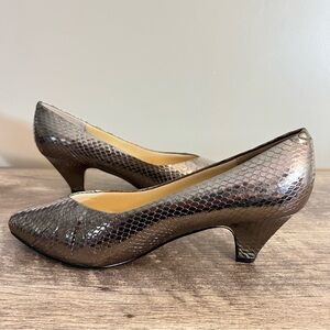Vintage Vanna White Silver Heels Shoes Women’s Size 9 Leather Reptile Scale